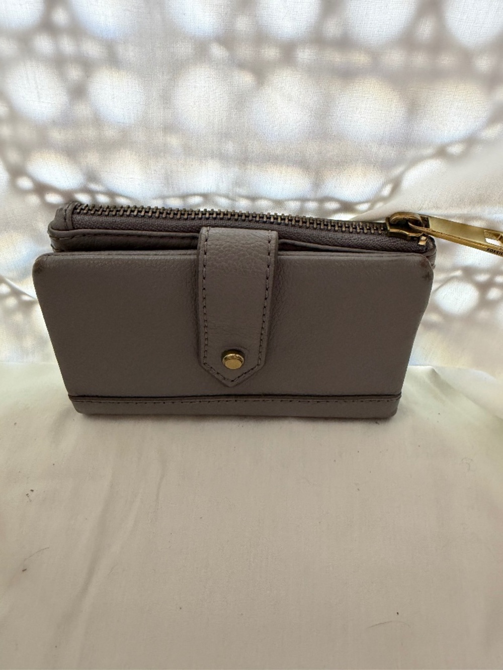 Fossil Gray Leather Zip Around Wallet – Compact Bifold